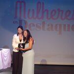 Etiene-recebe-homenagem-em-nome-de-RosanaFoto-Divulgacao1